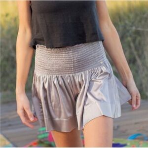 Natural Life Daisy Skort Sz Med NWOT Gray